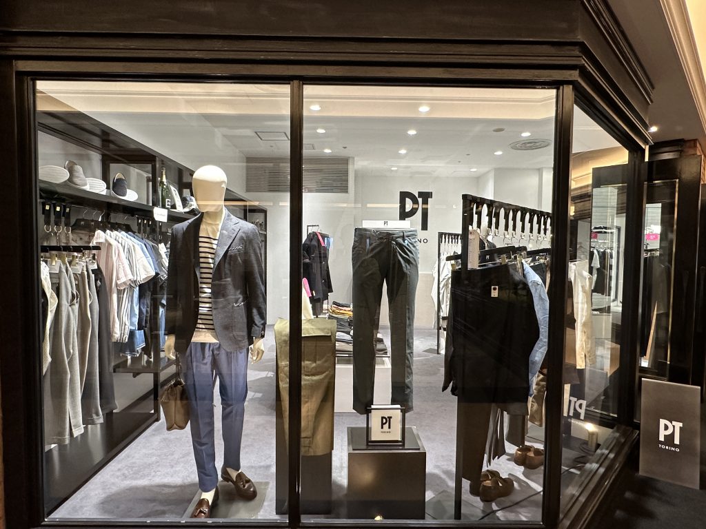 【極美品】PT Trino 1タック　ブラックスラックスGentlemanFit PT TORINO (ピーティートリノ)【サカゼン公式通販】